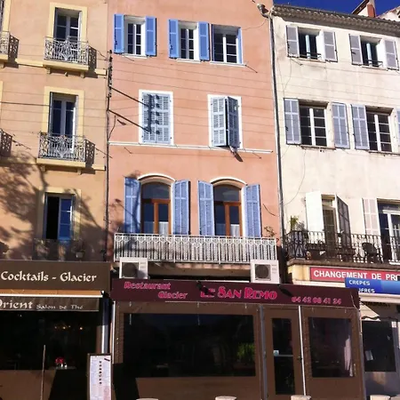 Spacious 2-bed With Direct Port View, Free Parking Apartmán